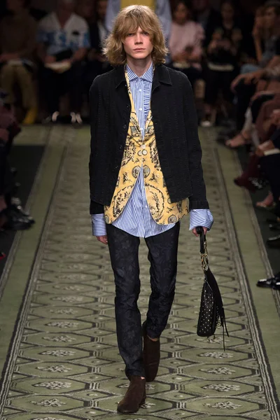 Look 53